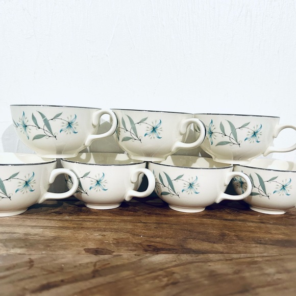 Vintage blue floral design Tea/coffee cups w/creamer - Picture 2 of 10